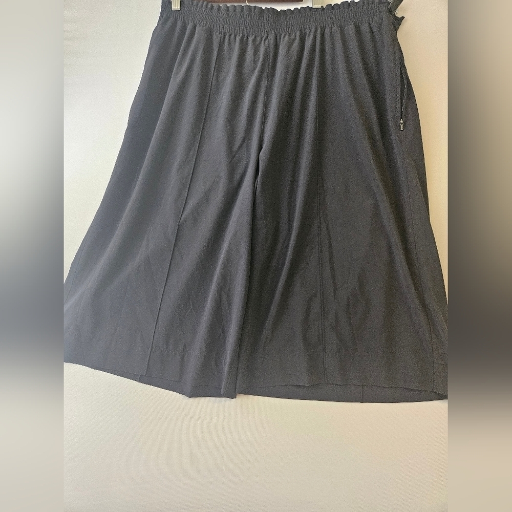 Athleta Women's Size 2X Plus , Black Wide-Leg Capri.